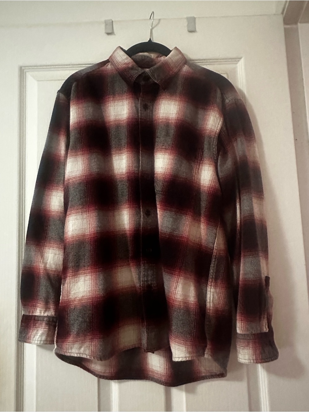 Uniqlo Men's Plaid Button-Down Shirt in Black, Red and White